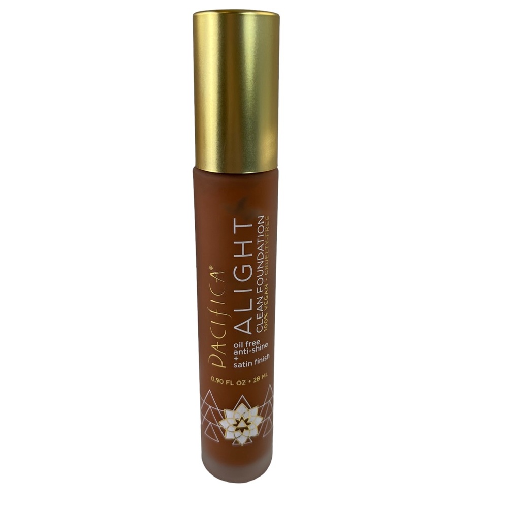 Pacifica Alight Clean Foundation
